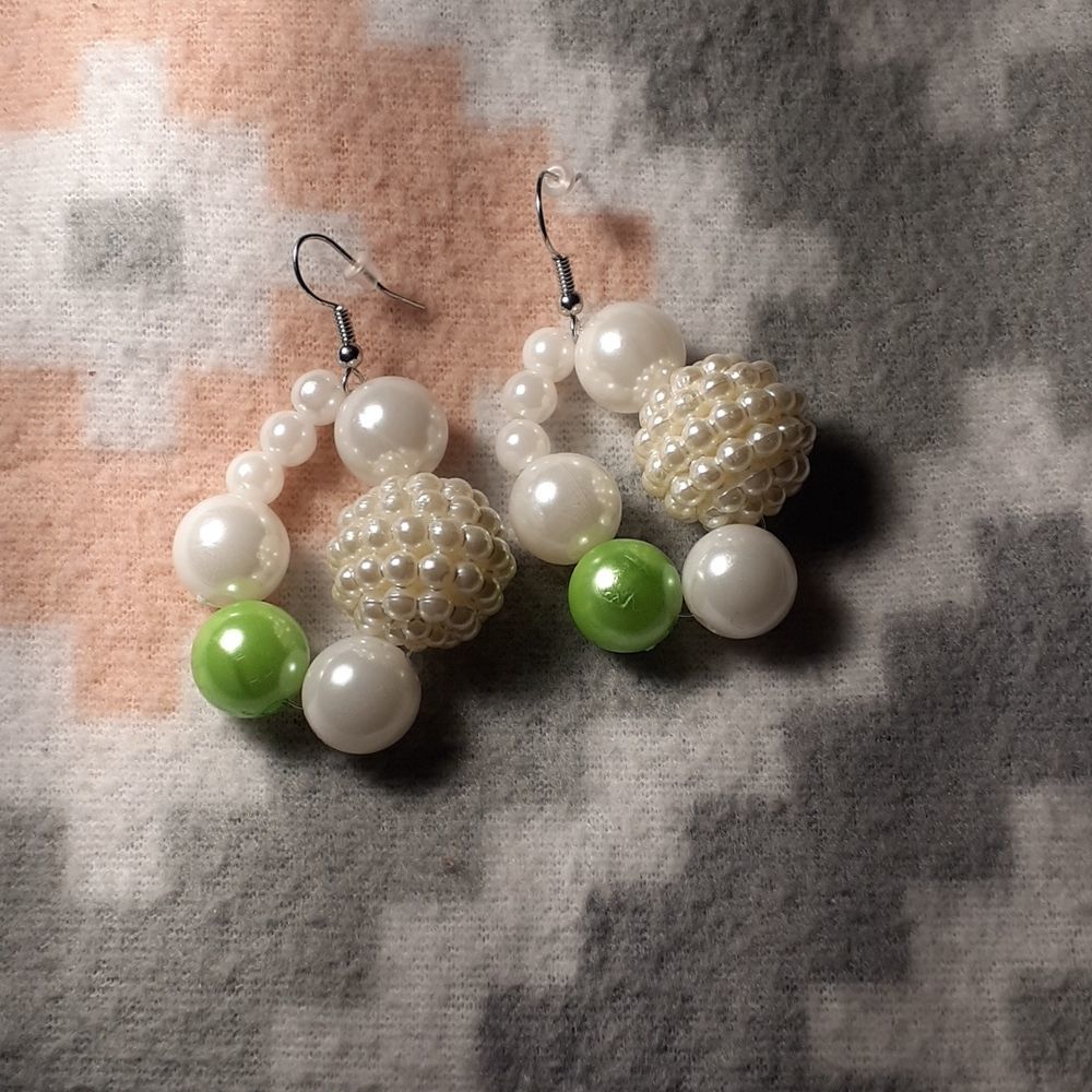 Diamond Bella Handcrafted Fashion earrings.